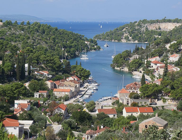 Information Runner Up - (15579) Bobovisce, a Friday in late September by Elizabeth Thorp (Panasonic DMC-GX8)