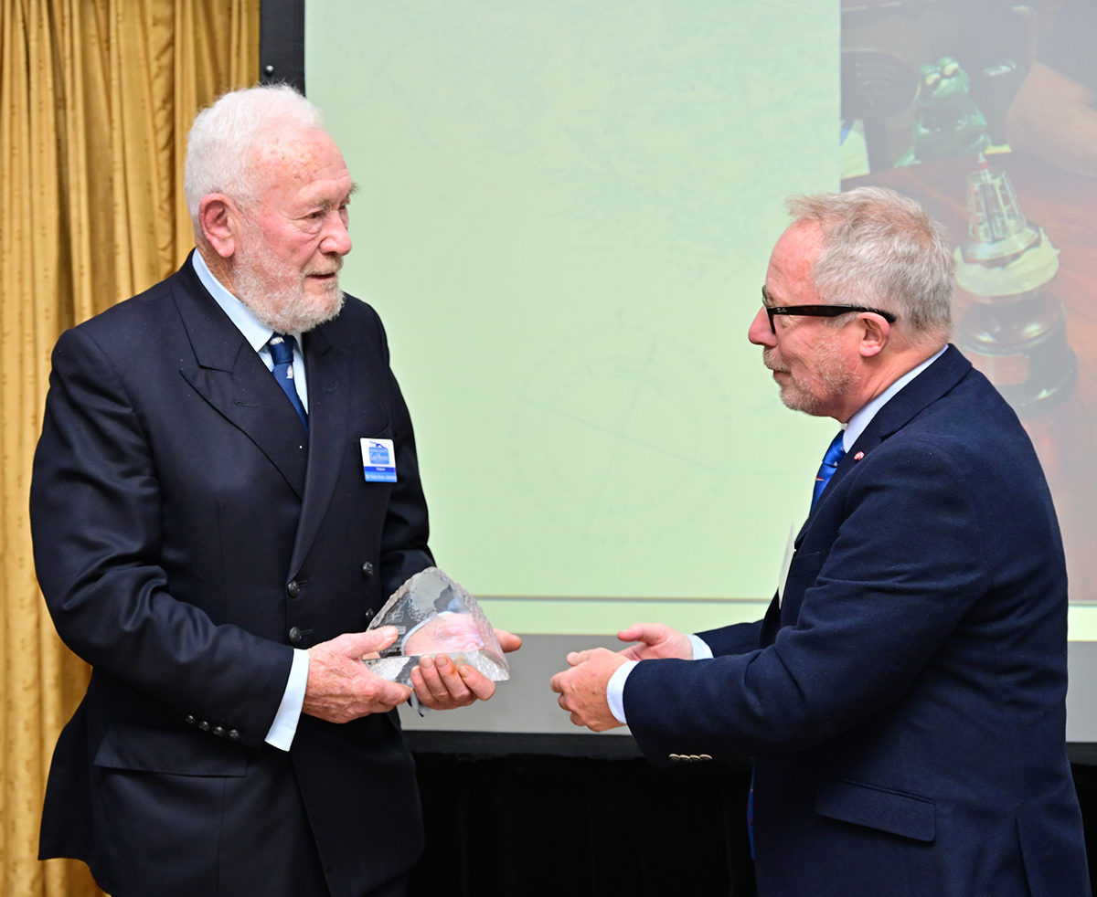 Sir Robin Knox-Johntson receives the Award from Andrew Pindar 
